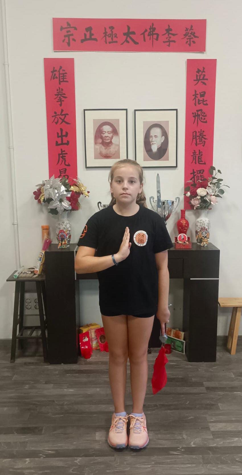 Bao Quan Li, con arma