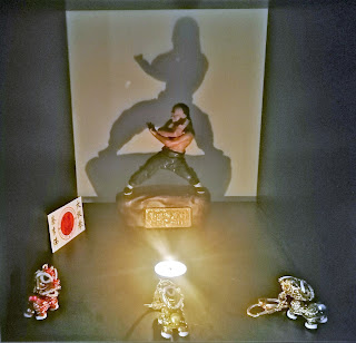Una pequeña vela en honor a Jeong "Hung Sing"